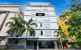 Oyo Townhouse 601 Halcyon hi-Tec City